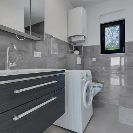Adria Apartment *