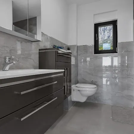 Adria * מאקרסקה