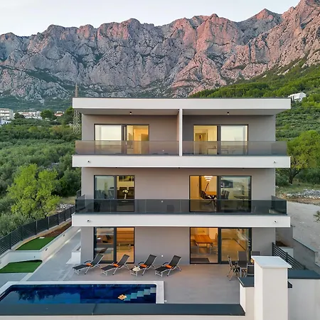 Adria מאקרסקה