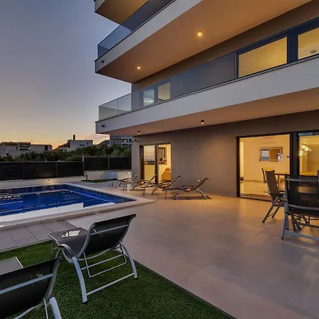 Adria מאקרסקה